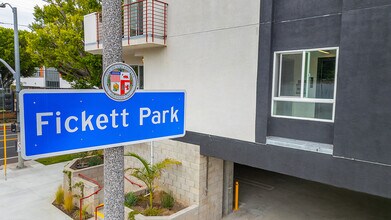 Park Fickett in Los Angeles, CA - Foto de edificio - Building Photo