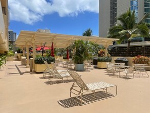 2140 Kuhio Ave, Unit 501 in Honolulu, HI - Foto de edificio - Building Photo