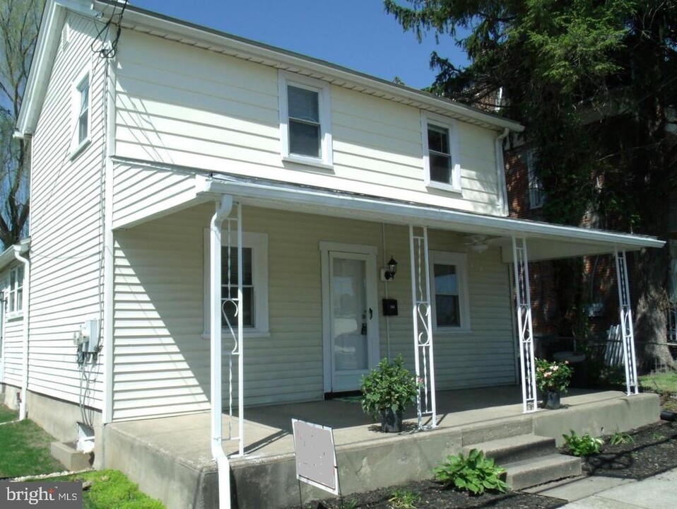 38 Marple Ave in Clifton Heights, PA - Building Photo