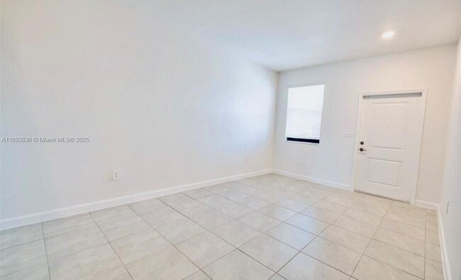 24587 SW 119th Pl in Princeton, FL - Foto de edificio - Building Photo