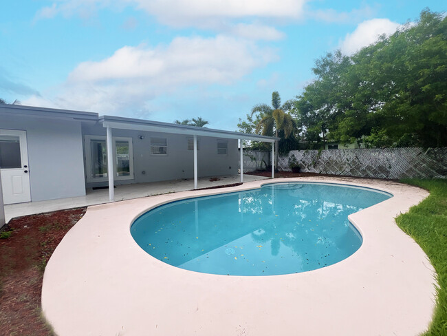 2679 NW 57th Ter in Margate, FL - Building Photo - Building Photo