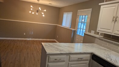 10171 Haskins St in Lenexa, KS - Foto de edificio - Building Photo