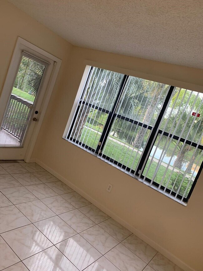 4561 W McNab Rd in Pompano Beach, FL - Building Photo - Building Photo