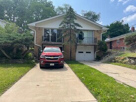 718 Medford Dr in Rockford, IL - Building Photo