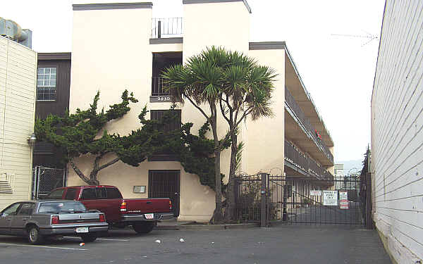 2830 International Blvd in Oakland, CA - Building Photo - Building Photo