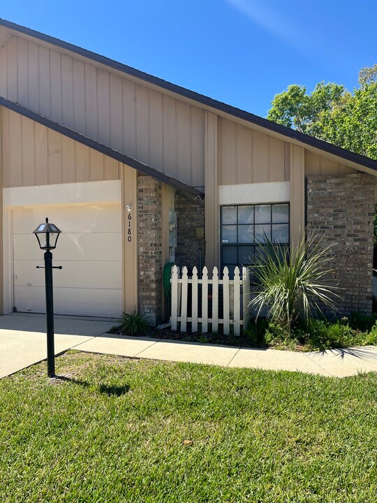 6180 Olympic Ct in Port Orange, FL - Building Photo