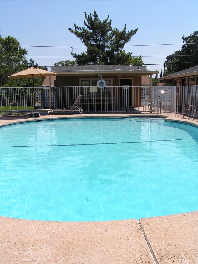 2708 Wilson Ave, Unit R in Redding, CA - Building Photo - Building Photo