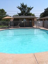 2708 Wilson Ave in Redding, CA - Foto de edificio - Building Photo