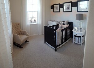 1826 Yellowwood Ave in Sacramento, CA - Foto de edificio - Building Photo