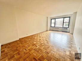 Fourth Avenue, Unit 5N in New York, NY - Building Photo