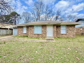3600 Pembrook Dr in Horn Lake, MS - Building Photo