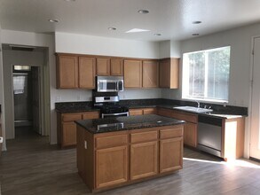 23608 Coast Live Oak Ln in Murrieta, CA - Building Photo - Building Photo
