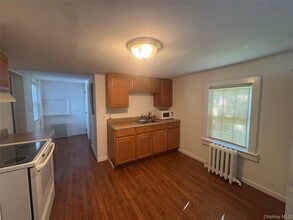 725 Park Ave in Huntington, NY - Foto de edificio - Building Photo
