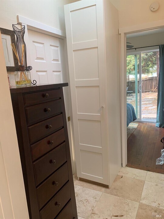 836 W J St in Benicia, CA - Building Photo