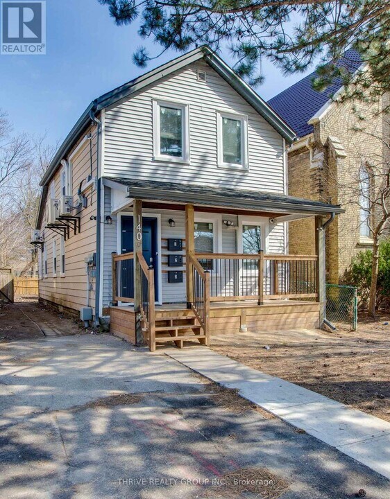 140-140 Wellington St in London, ON - Building Photo