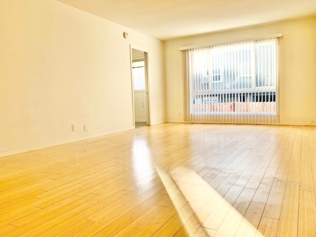 1851 Winona Blvd in Los Angeles, CA - Building Photo - Building Photo