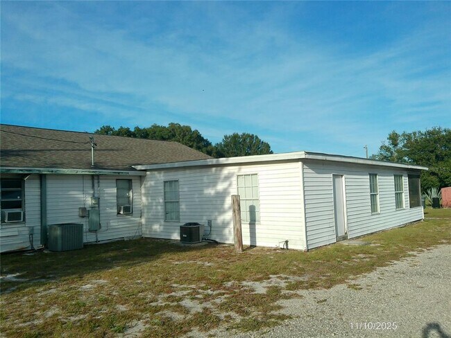 19 Tennessee Ln in Auburndale, FL - Building Photo - Building Photo