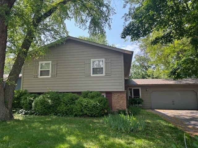 property at 721 S Vista Dr
