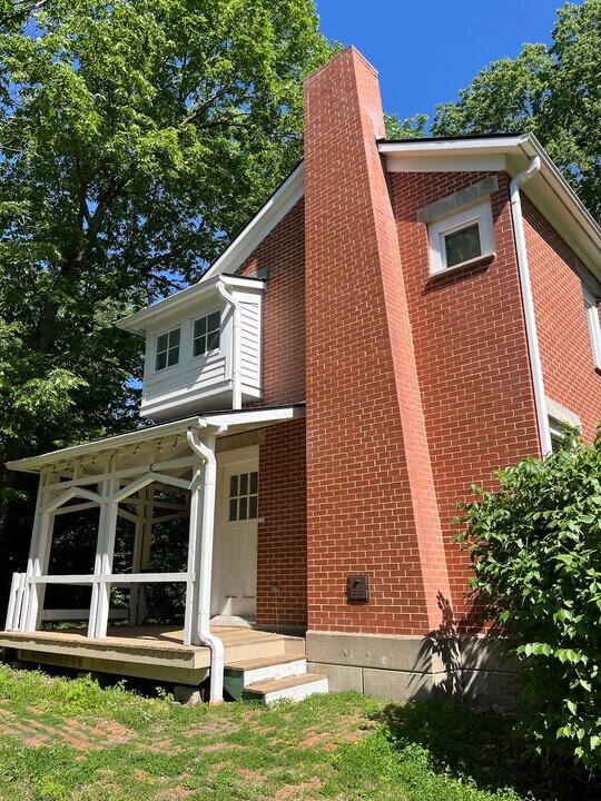 1505 Kentucky St, Unit Apartment C in Lawrence, KS - Building Photo