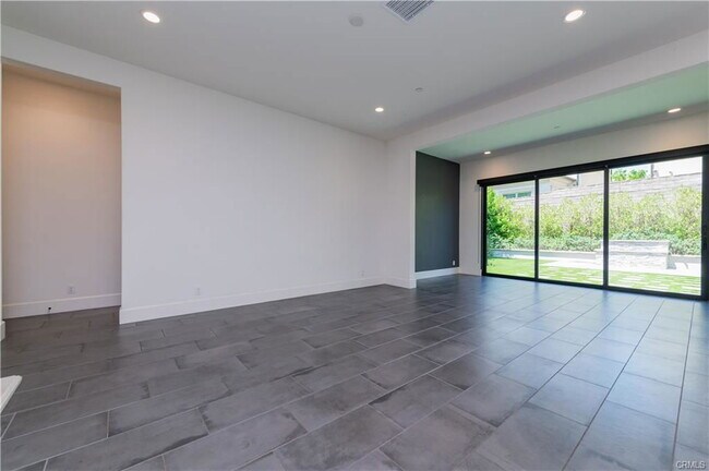 91 Rockinghorse in Irvine, CA - Foto de edificio - Building Photo