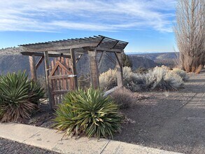 12450 NW Steelhead Falls Dr in Terrebonne, OR - Building Photo - Building Photo