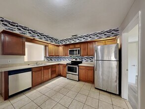 102 Cascade St in Deltona, FL - Building Photo - Building Photo