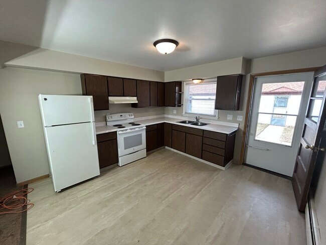 400 Rainbow Dr, Unit Apartment 3 in Peshtigo, WI - Foto de edificio - Building Photo