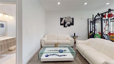3965 Hyde Park Cir in Hollywood, FL - Foto de edificio - Building Photo