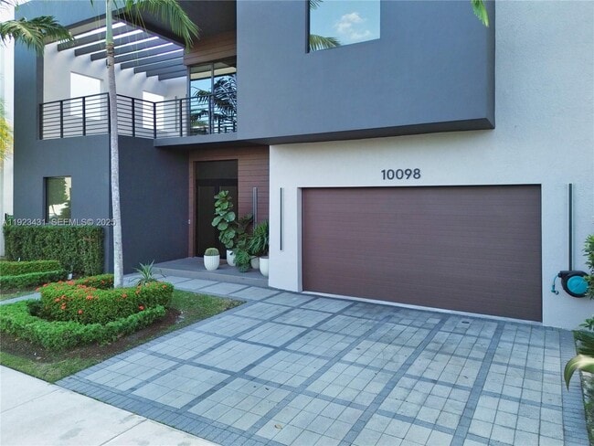 10098 NW 74th Terrace in Doral, FL - Building Photo - Building Photo