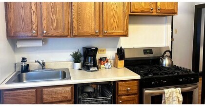 1911 W Larchmont Ave in Chicago, IL - Foto de edificio - Building Photo