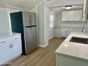 136 S Peninsula Dr in Daytona Beach, FL - Building Photo - Building Photo
