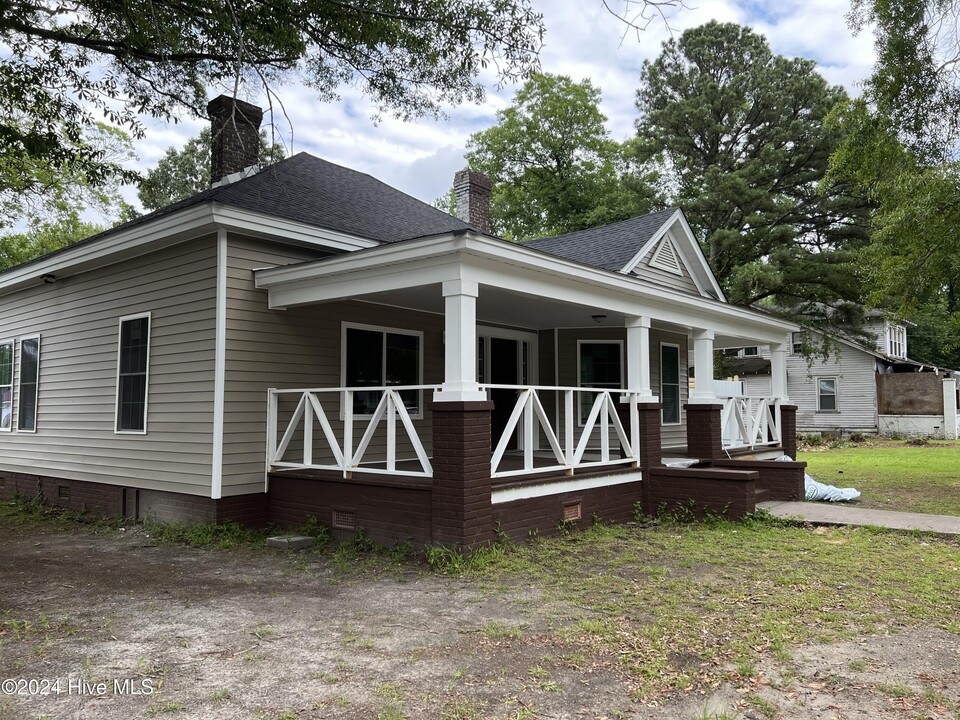 210 Paris Ave in Greenville, NC - Building Photo