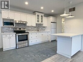 2116 Mountainside Dr in Burlington, ON - Building Photo