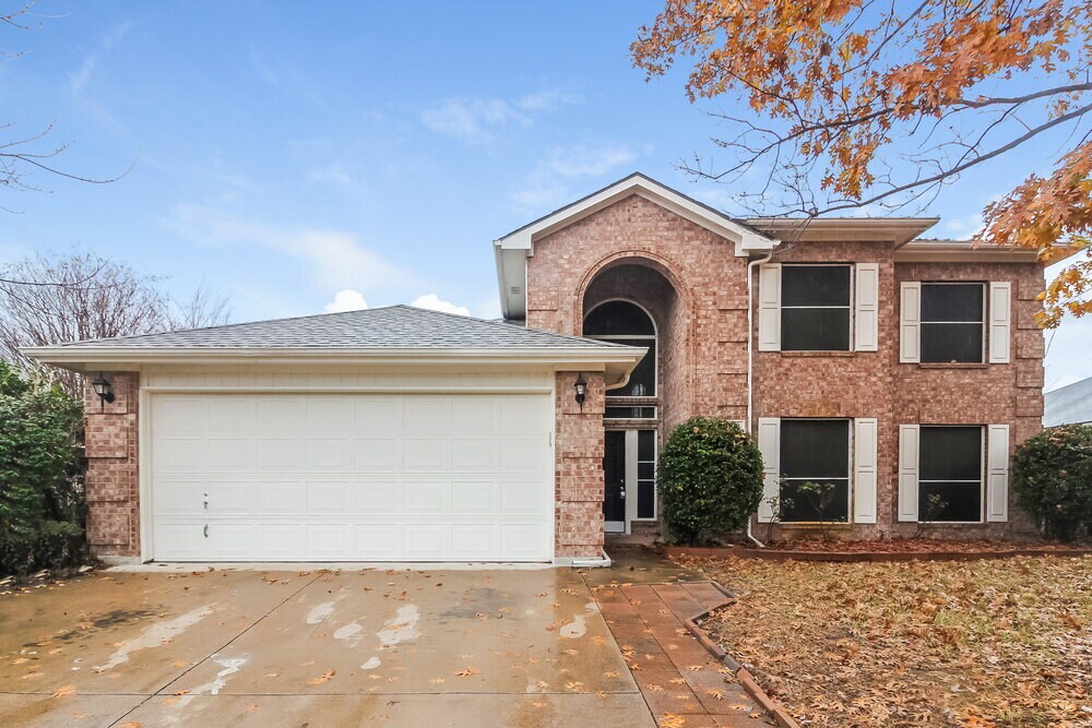 1108 Germany Dr in Cedar Hill, TX - Foto de edificio