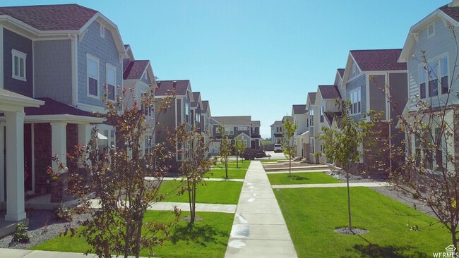 10078 Loblobby Ln in Highland, UT - Building Photo - Building Photo