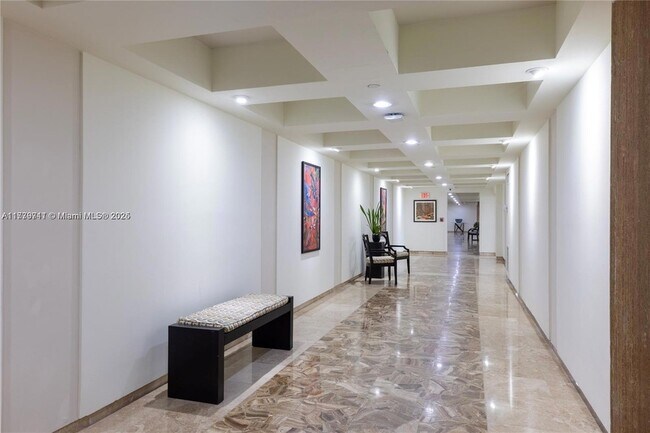 6061 Collins Ave, Unit 9F in Miami Beach, FL - Building Photo - Building Photo