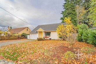 108 NE Whitney St in Camas, WA - Building Photo - Building Photo