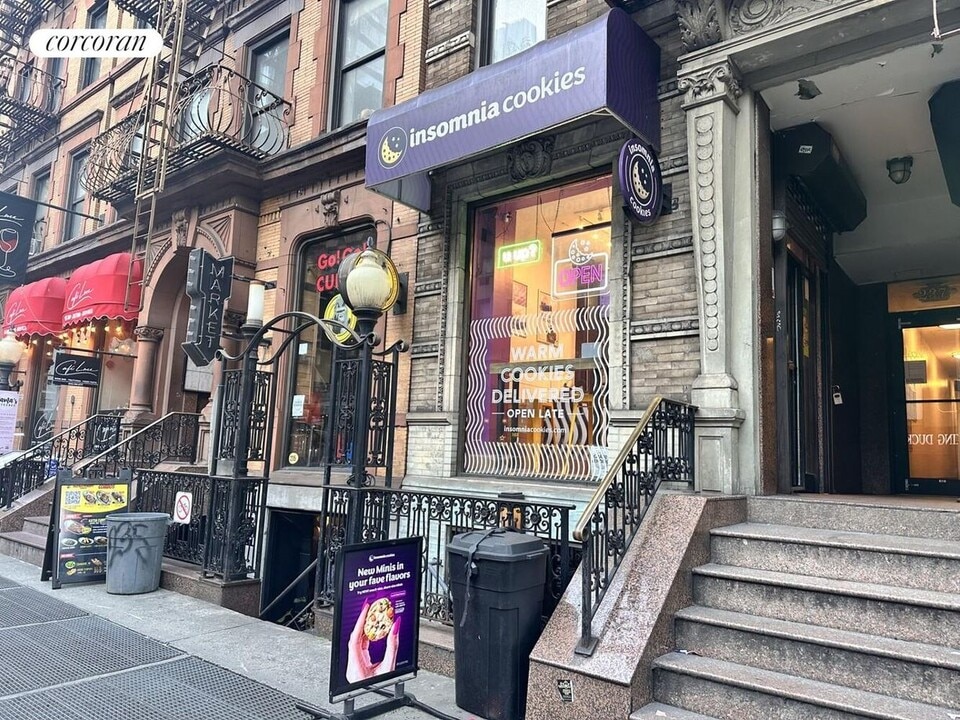 231 E 53rd St in New York, NY - Building Photo