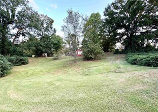 813 Cedar Springs Rd in Weaver, AL - Building Photo - Building Photo