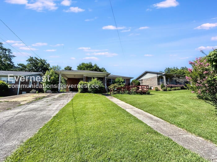 1525 Matt Leonard Dr SW in Birmingham, AL - Building Photo