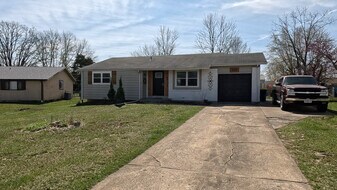 310 Roanoke Dr in Warrenton, MO - Building Photo