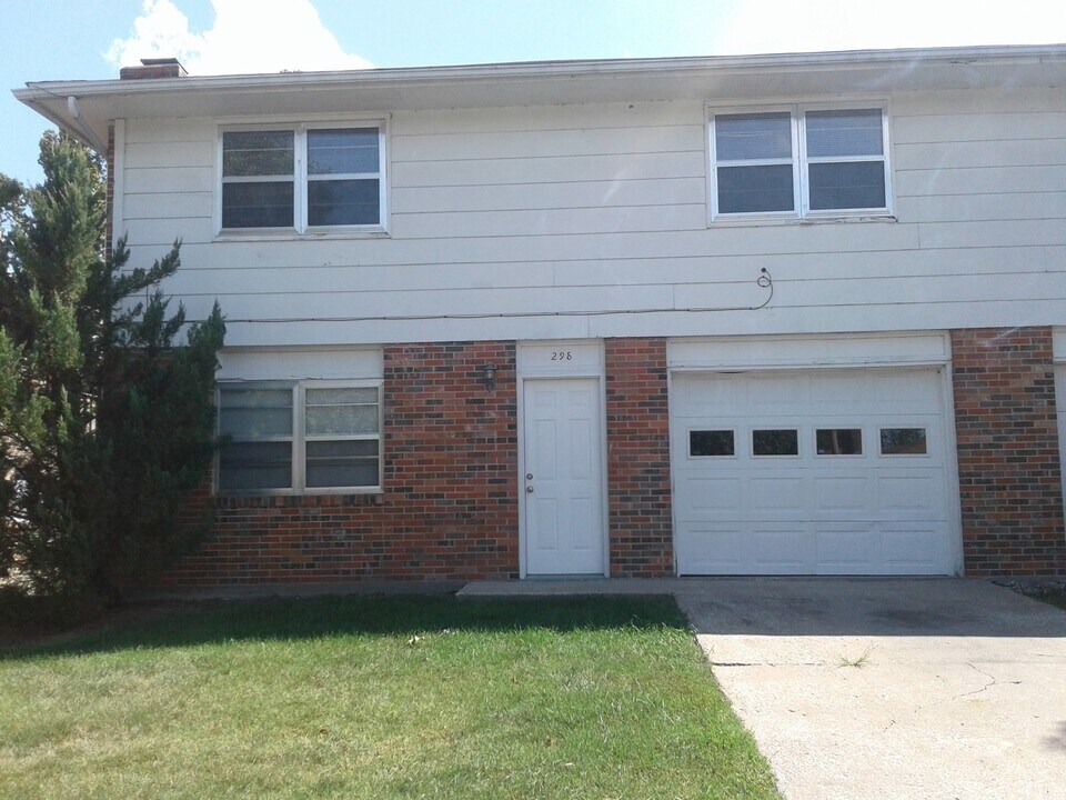 296 Chris Dr in Columbia, MO - Building Photo