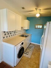 4613 Bayshore Dr, Unit B5 in Naples, FL - Building Photo - Building Photo