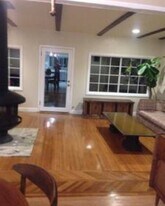 421 Mavis Dr in Los Angeles, CA - Building Photo