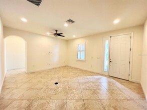 5808 Yeats Manor Dr in Tampa, FL - Building Photo - Building Photo