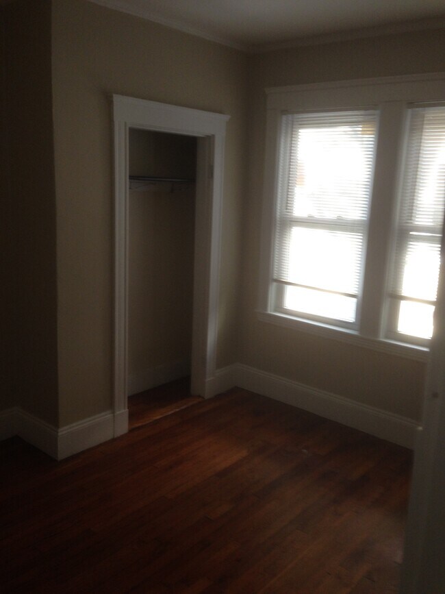 98 Forest Hills St, Unit 2 in Boston, MA - Foto de edificio - Building Photo