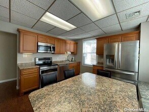 20 Dewey St in Huntington, NY - Foto de edificio - Building Photo