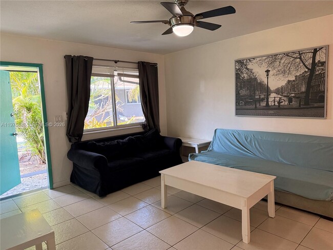 1104 N 17th Ct in Hollywood, FL - Building Photo - Building Photo