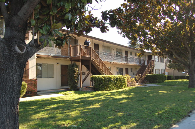 516 N Mathilda Ave in Sunnyvale, CA - Foto de edificio - Building Photo