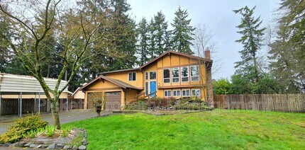 3712 NW Highland Ct in Silverdale, WA - Building Photo - Building Photo